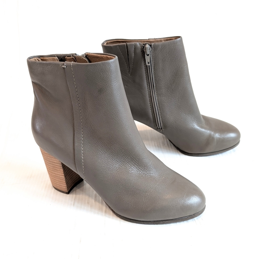 VIONIC Kennedy Womens Gray Leather Heeled Ankle Boots Size 9